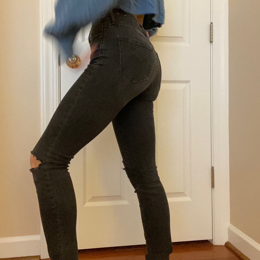 Ripped skinny jeans